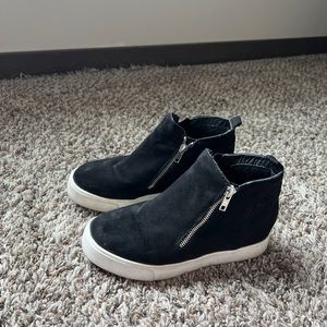 Black Heeled Shoes